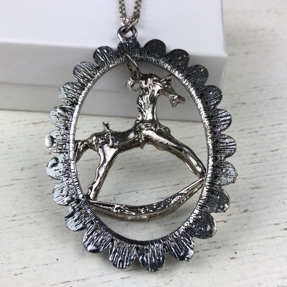 Retro Rock horse necklace , 30”, come with a box - Picture 2 of 6